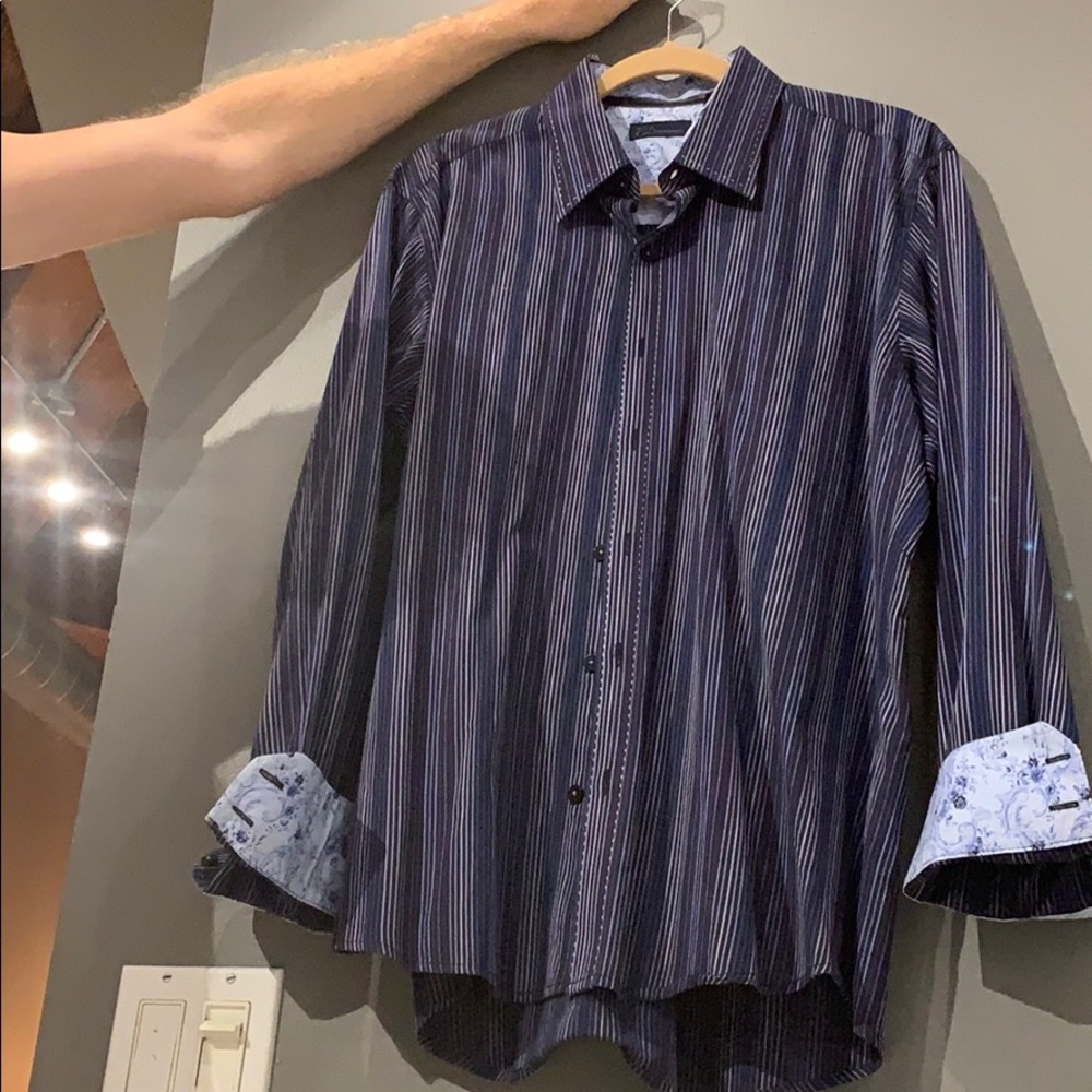 7 diamonds button down size large